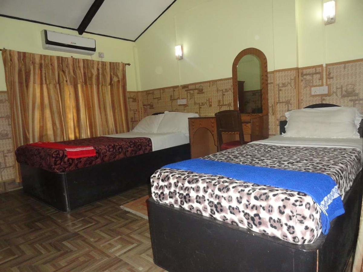 Rainbow Safari Resort Sauraha Exterior foto