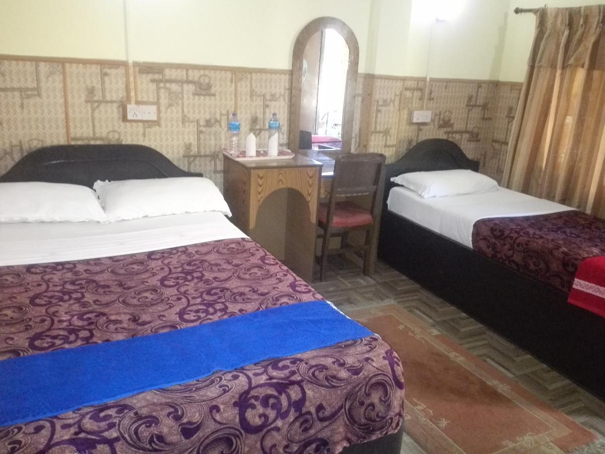Rainbow Safari Resort Sauraha Exterior foto