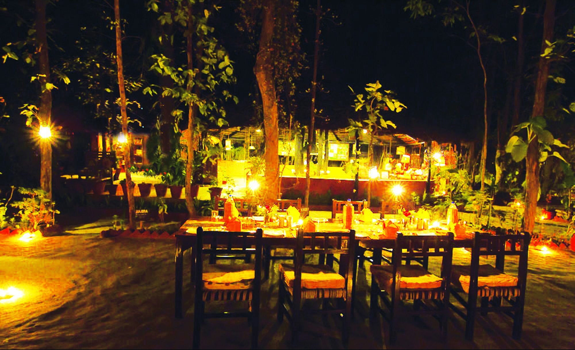 Rainbow Safari Resort Sauraha Exterior foto