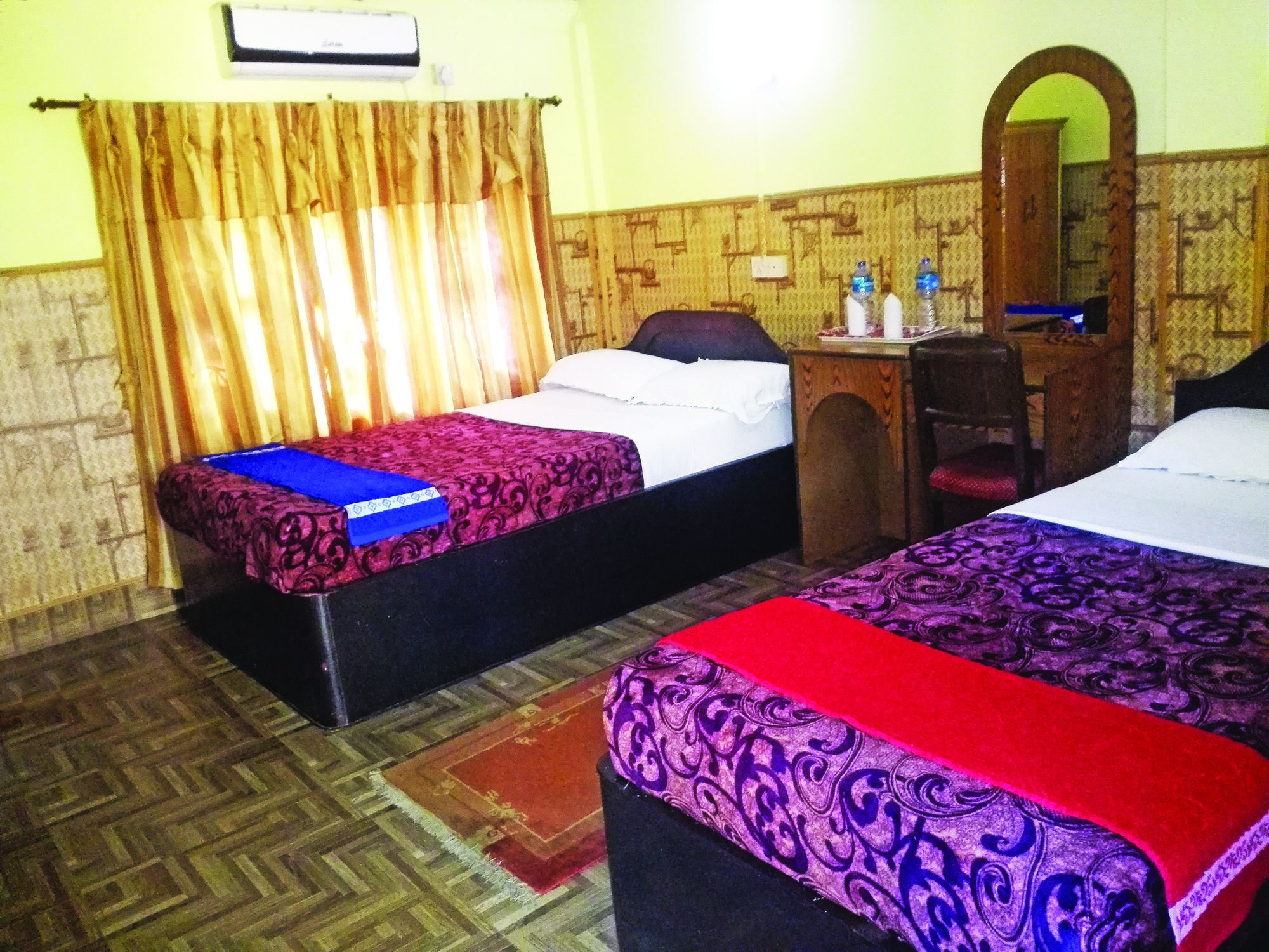 Rainbow Safari Resort Sauraha Exterior foto